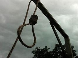 پاره شدن طناب دار از گردن 17 قاتل اعدامی