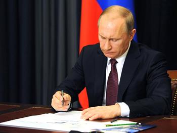 پوتین قانون تمدید ریاست جمهوری خود را امضا کرد