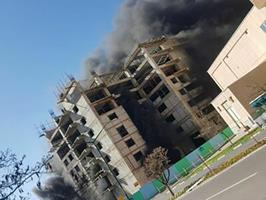 نجات ۱۳ کارگر گرفتار در آتش سوزی شهرک رشدیه تبریز
