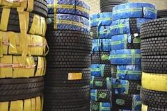 کشف بیش از ۱۰۰۰ حلقه لاستیک قاچاق در آذرشهر
