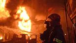 مصدومیت ۹ نفر در آتش‌سوزی کارخانه رنگ در شهرک شهید سلیمی آذرشهر