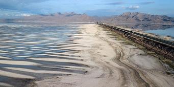 توضیح محیط زیست درباره مالچ‌پاشی در بستر دریاچه ارومیه