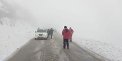 امدادرسانی به ۱۲۰۰ مسافر گرفتار در برف و کولاک جاده اهر - تبریز