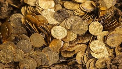 کشف بیش از ۱۰۰۰ سکه فلزی تاریخی از منزل یک روستایی در مراغه