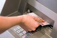 سقف برداشت از خودپردازها ۳۰۰ هزار تومان شد