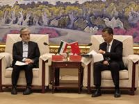 تاکید وزیر علوم بر ارتقای همکاری علمی ایران و چین 