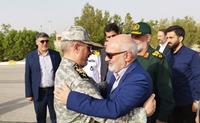  وزیر دفاع وارد آبادان شد